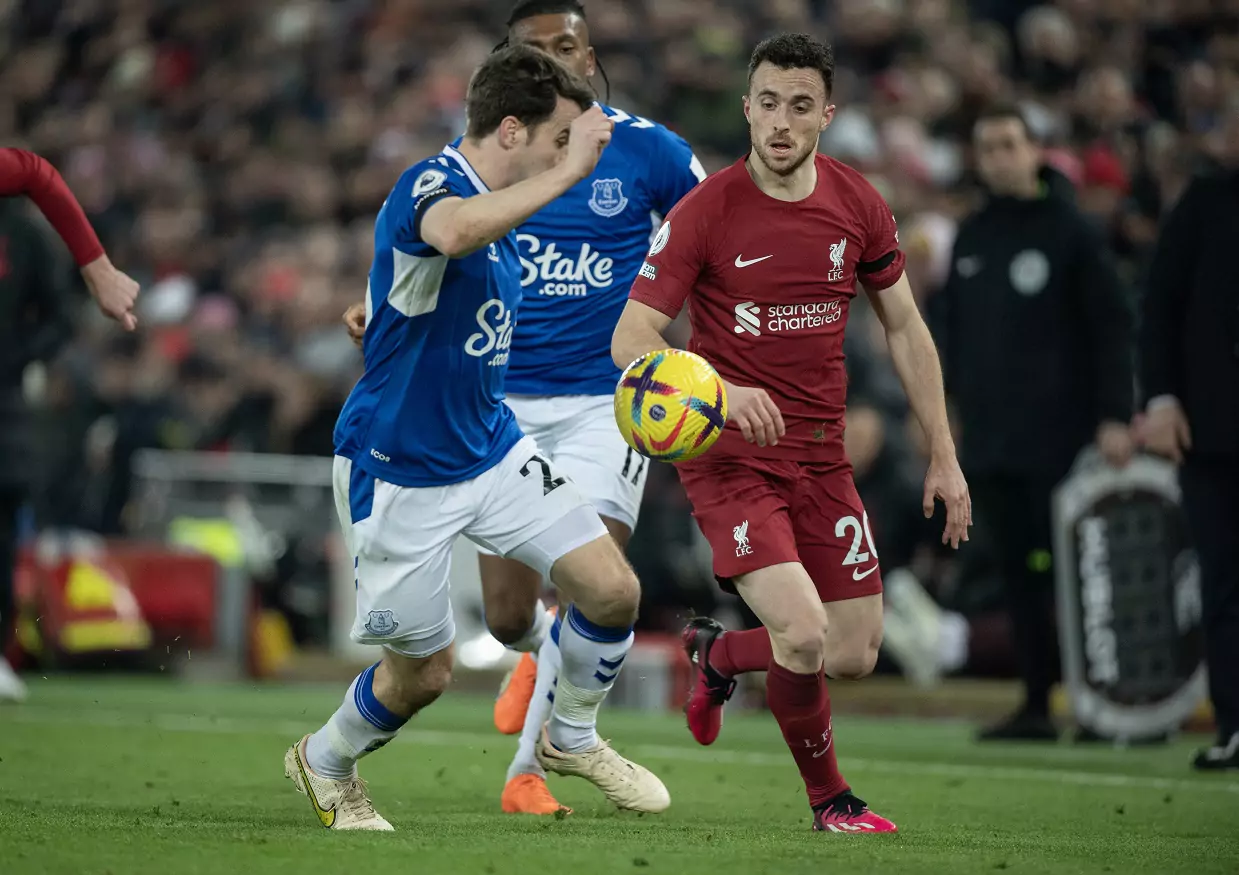 القنوات الناقلة لمباراة ليفربول ضد إيفرتون بالجولة 30 في الدوري الإنجليزي